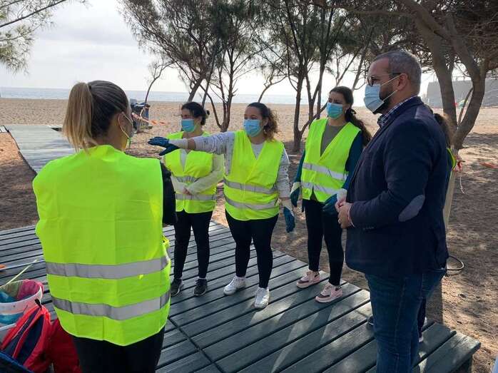 Los trabajadores de este convenio preparará el litoral teldense de cara a la temporada alta de verano / TA